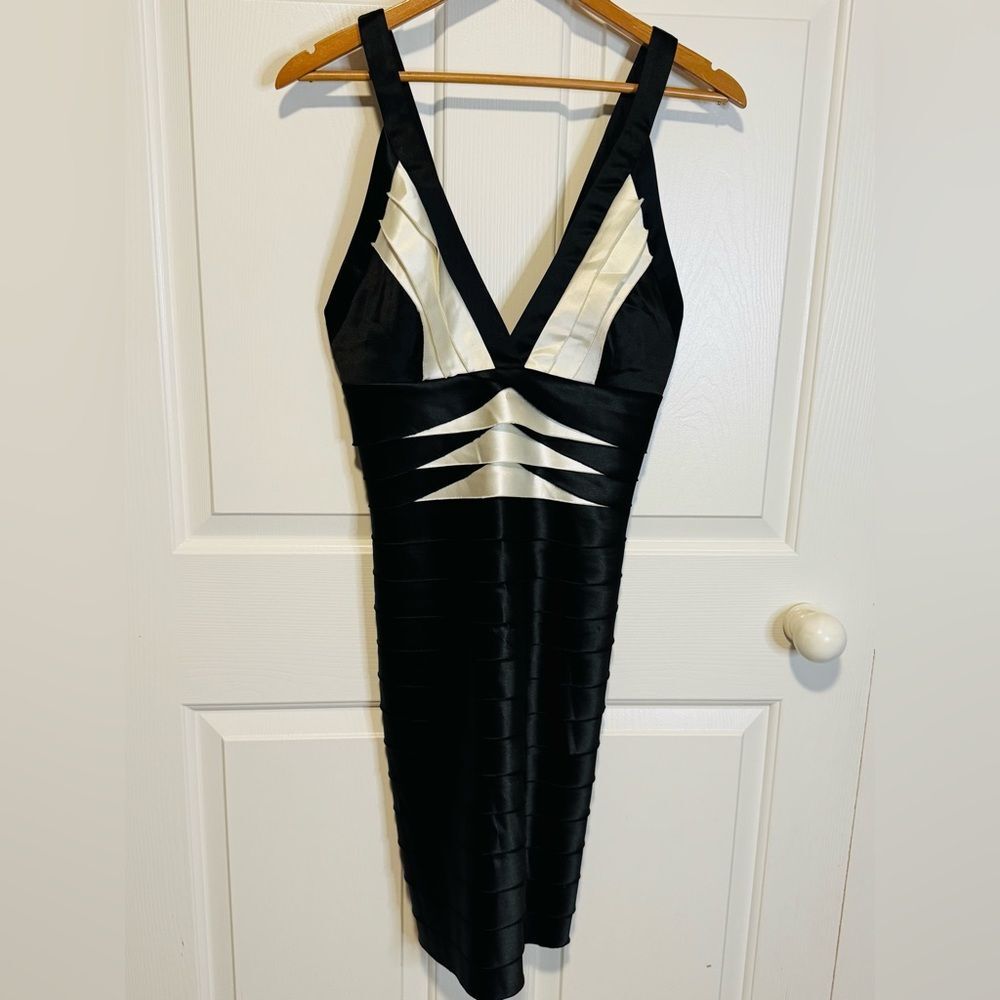 BCBGMaxAzria Black and Cream Backless Dress Size 6